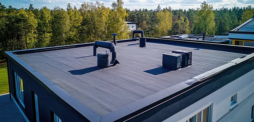 Professional Flat Roof Replacement Services in Evanston, IL