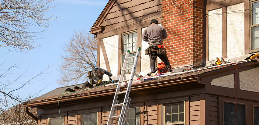 Roof Siding Trim Repair in Evanston