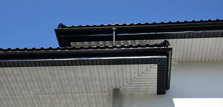 Roof Overhang Repair in Evanston