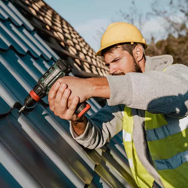 Why Evanston Homeowners Choose Evanston Roofing Pros for Steel Roof Repair Service?